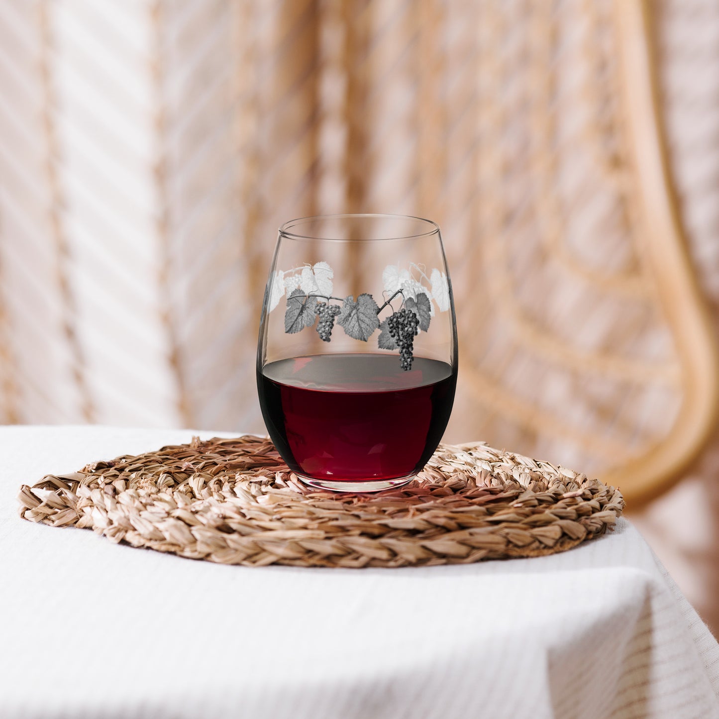 Stemless wine glass with design